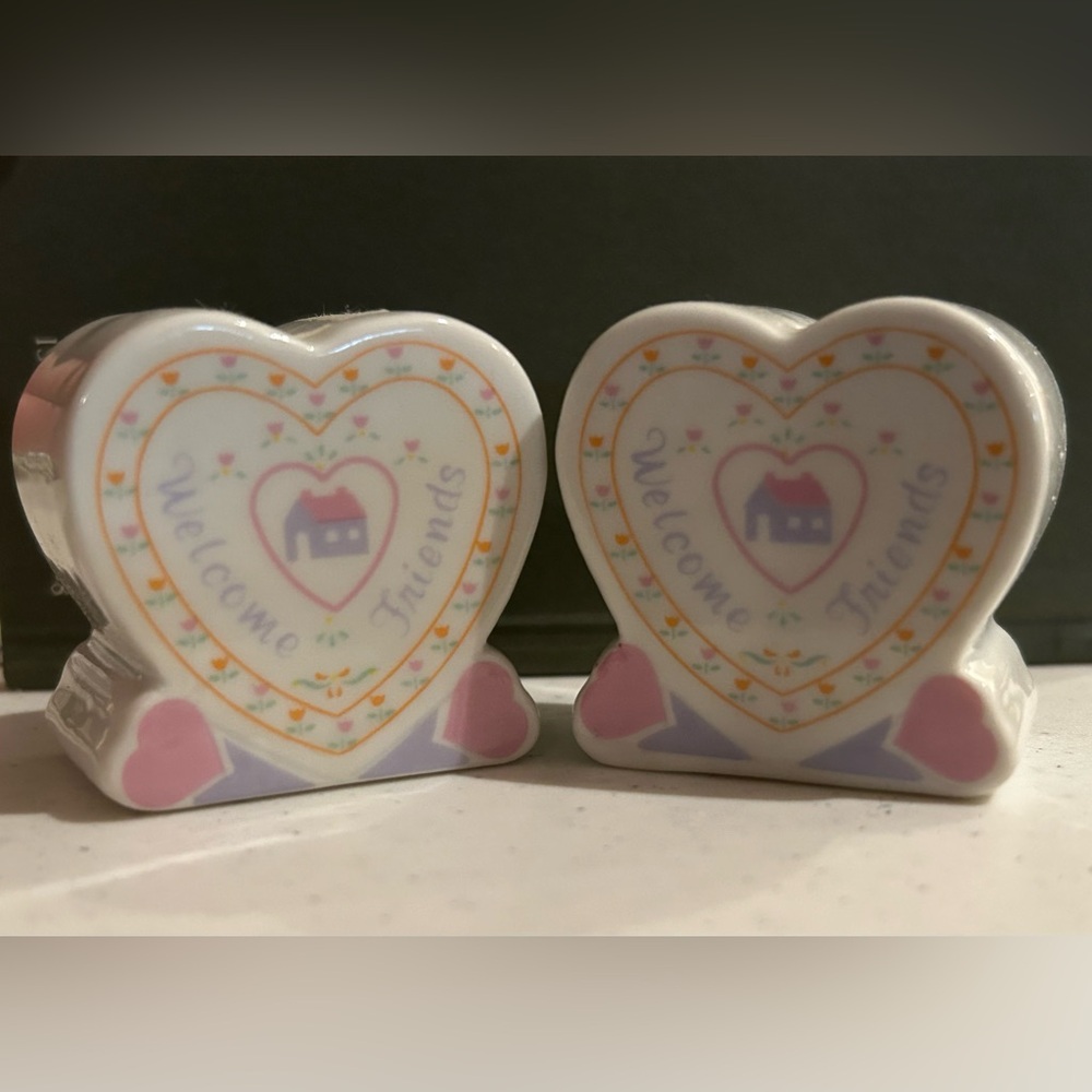 Country heartland "home is where the heart is" salt and pepper shakers